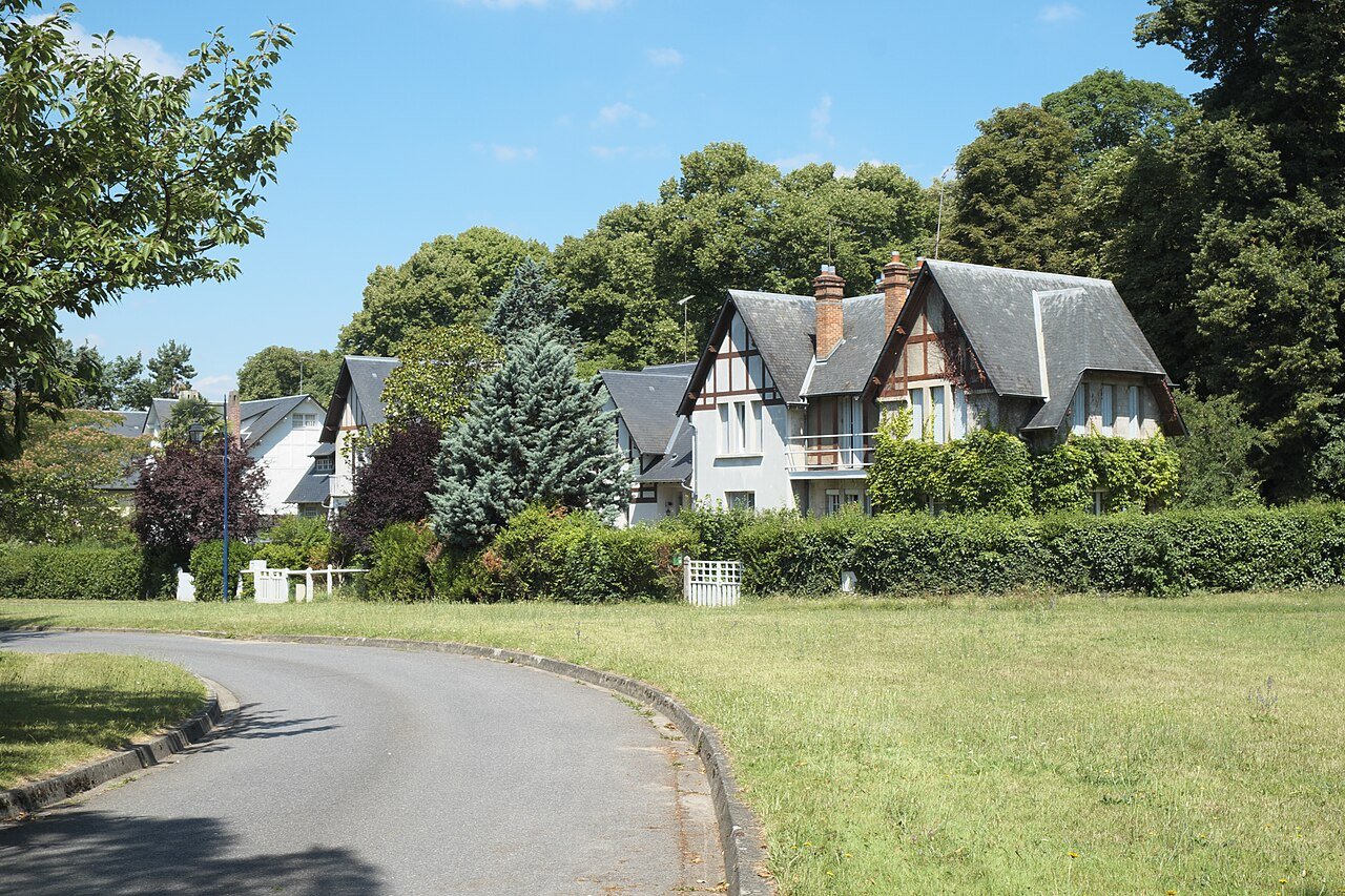 Maisons du domaine de Paris-Jardins à Draveil, entourées de verdure