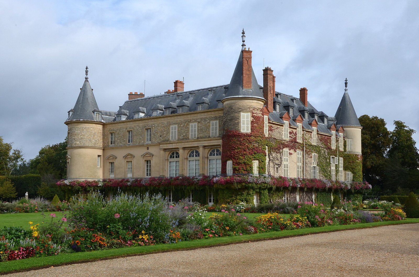 Le château de Rambouillet et ses jardins fleuris, dans les Yvelines